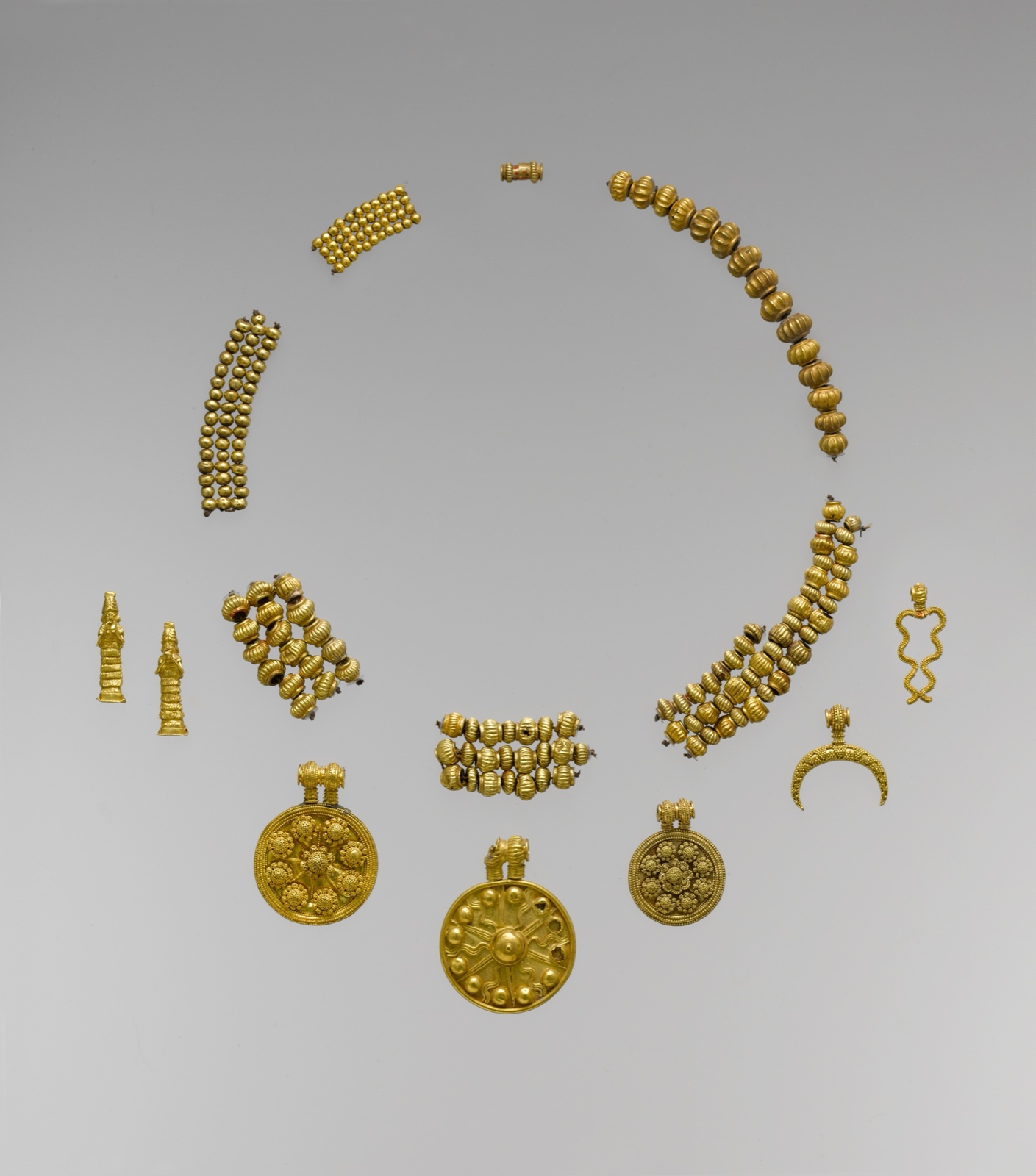 Pendentifs et perles en or de Dilbat, Babylonie, dix-huitième au dix-septième siècle avant notre ère, Metropolitan Museum of Art